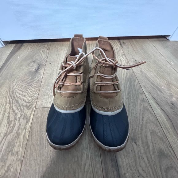 Sorel Out 'N About boot - Picture 2 of 9